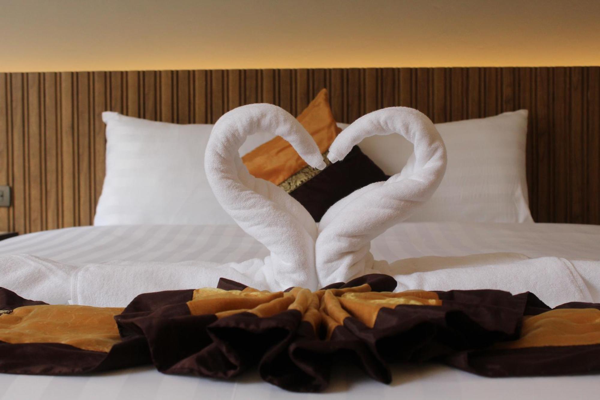 Diva Boutique Hotel Patong Buitenkant foto