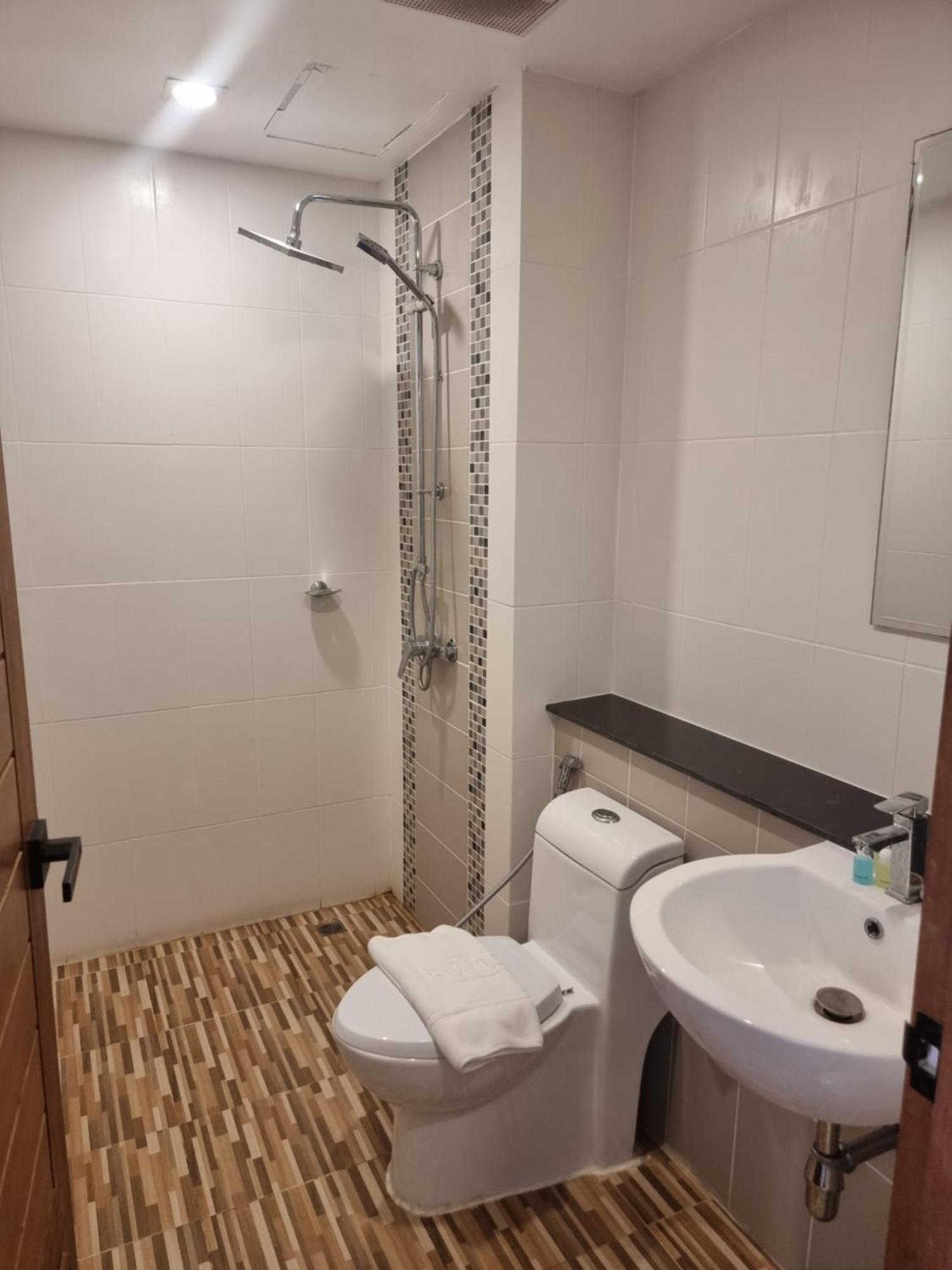 Diva Boutique Hotel Patong Buitenkant foto