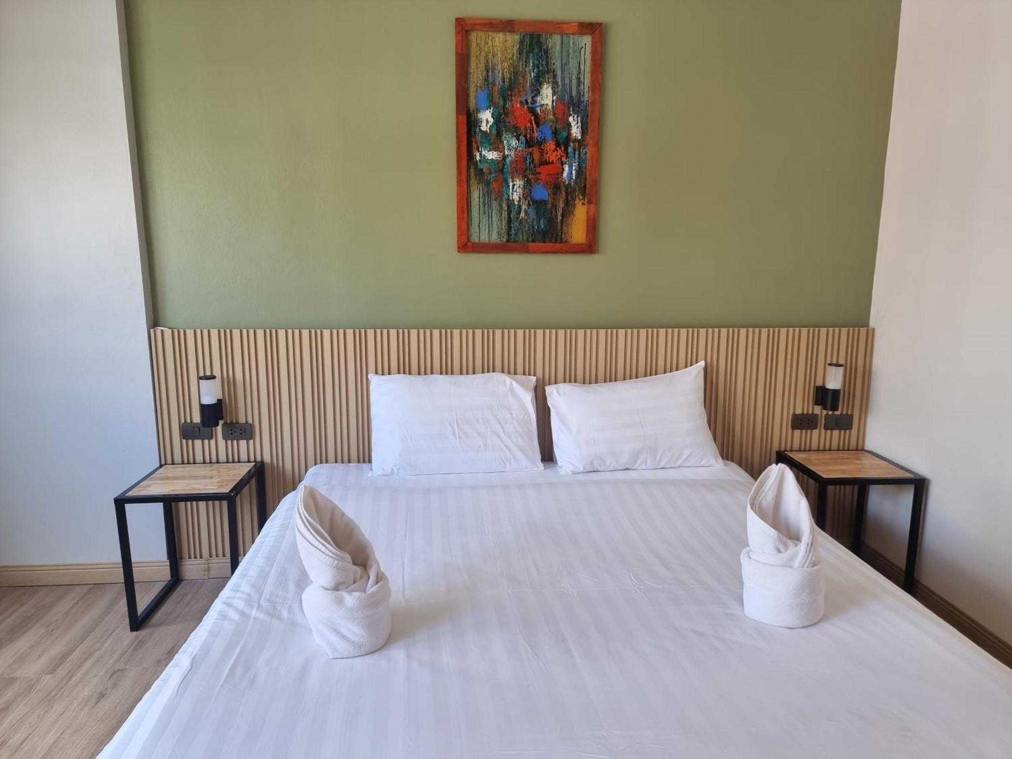 Diva Boutique Hotel Patong Buitenkant foto